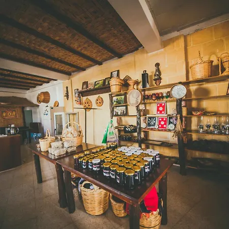 Rozagi Authentic Self Catering אורחן