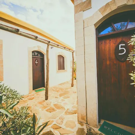 Rozagi Authentic Self Catering *
