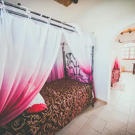 Rozagi Authentic Self Catering אורחן