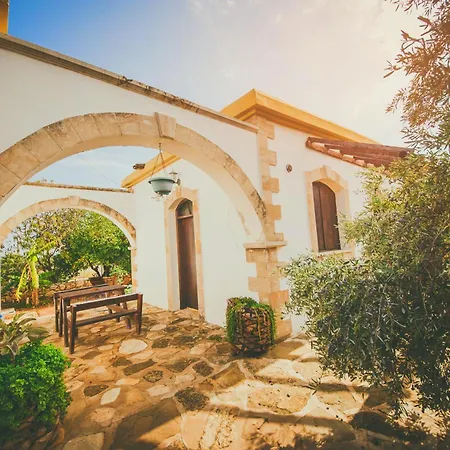 Rozagi Authentic Self Catering *